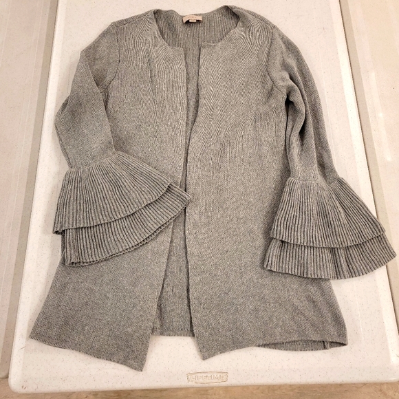 LOFT Sweaters - LOFT gray open cardigan with ruffle sleeves 100% Cotton Sz M